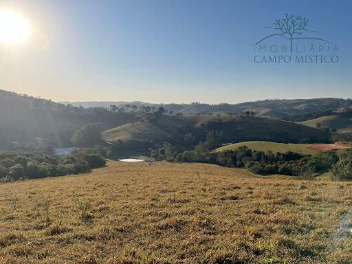 Terreno à venda no Esmeril: 