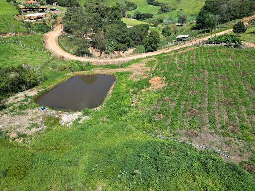Terreno à venda no Esmeril: 