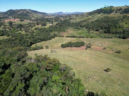 Terreno à venda no Lagoa Dourada: 