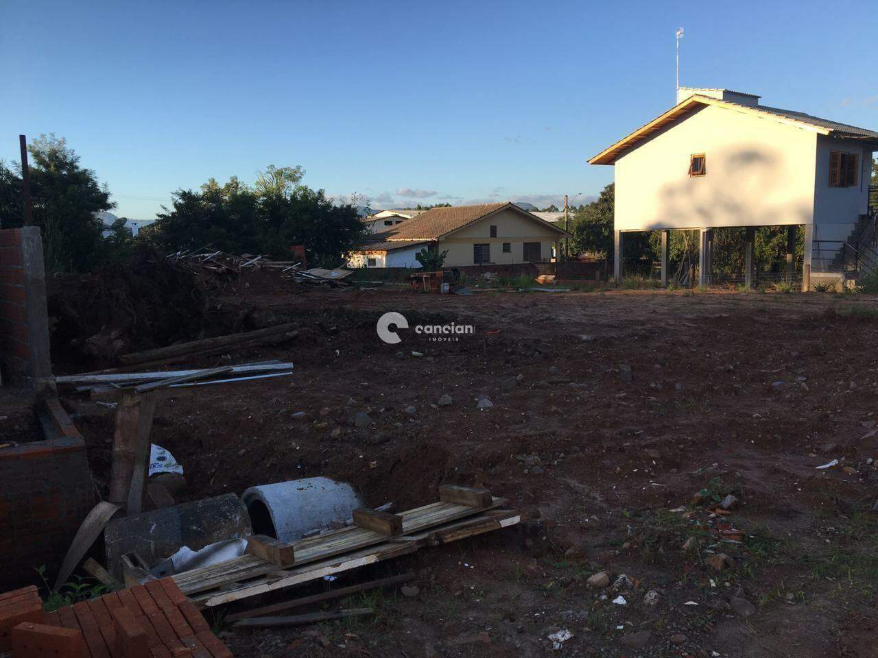 Terreno à venda no Camobi: 
