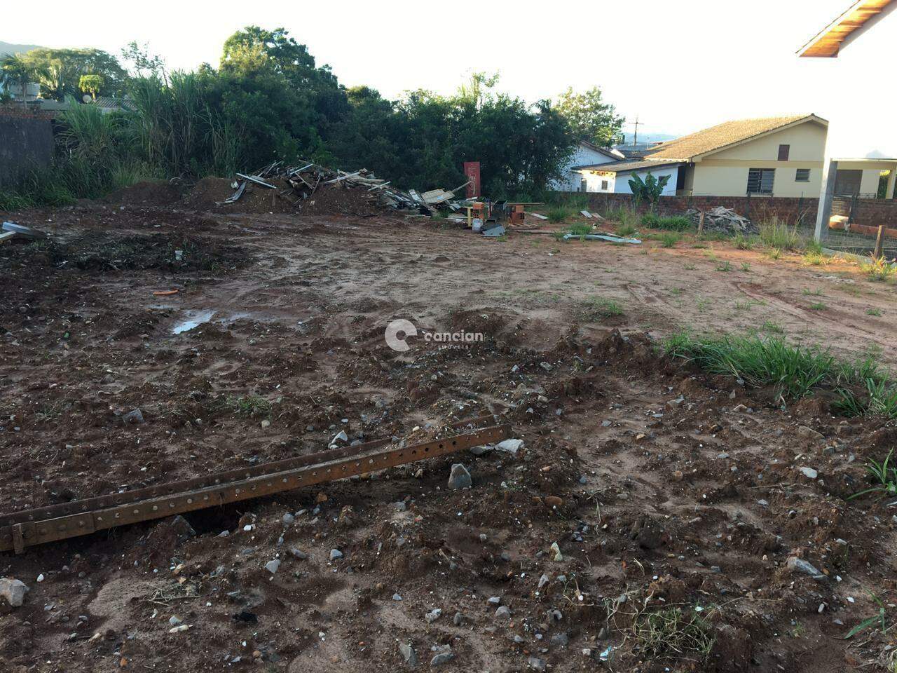 Terreno à venda no Camobi: 