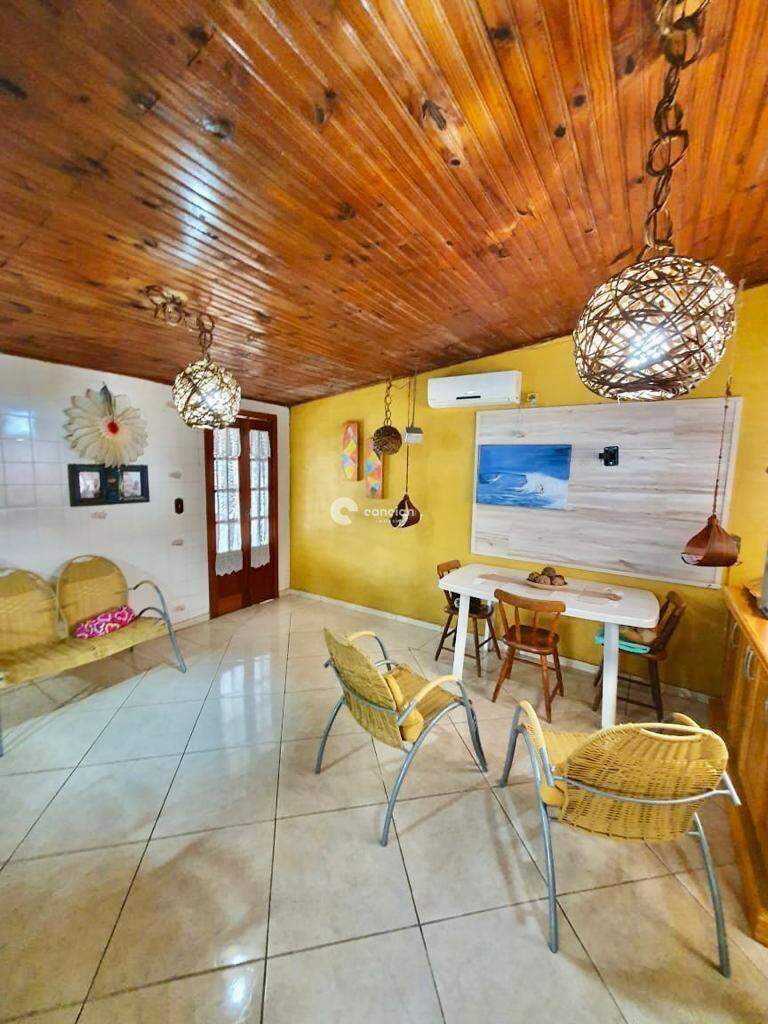 Casa à venda no Camobi: 