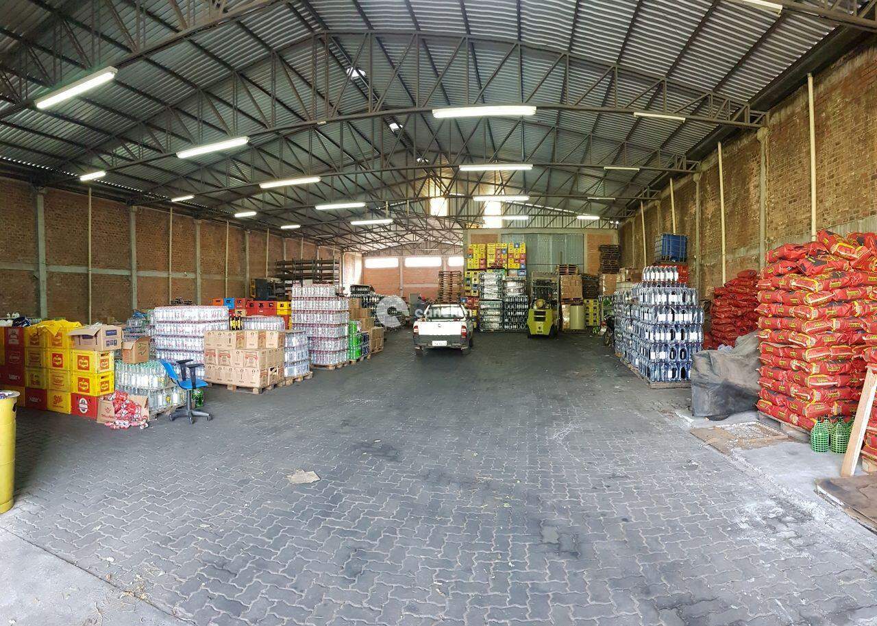 Pavilhão à venda no Camobi: 