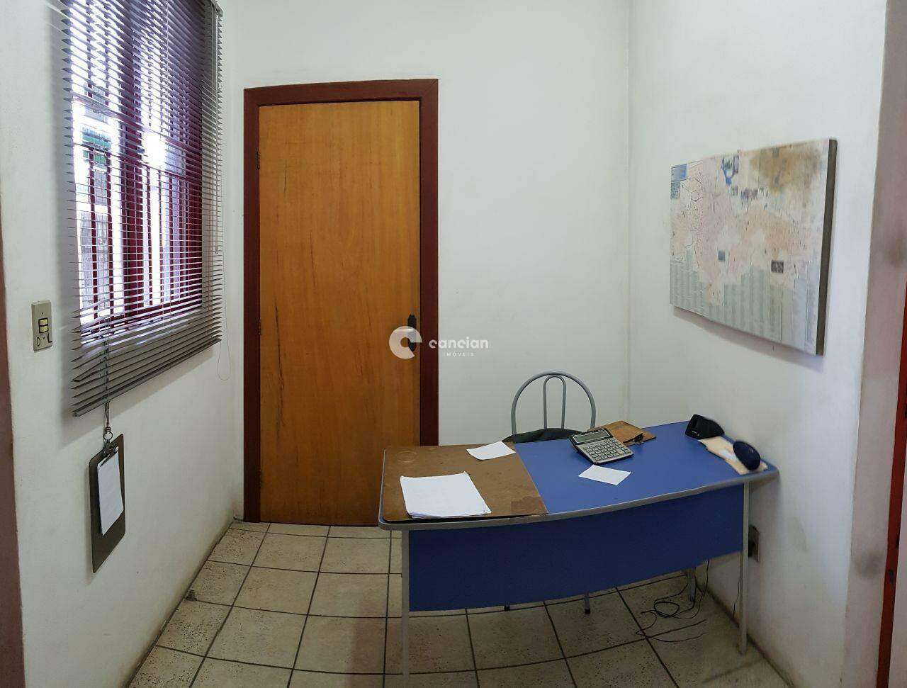 Pavilhão à venda no Camobi: 