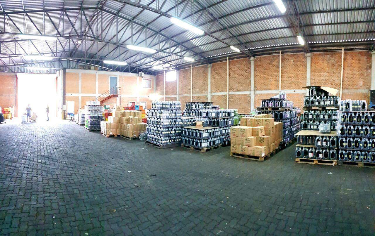 Pavilhão à venda no Camobi: 