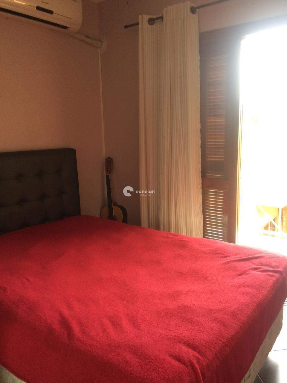 Casa de Condomínio à venda no São João: 