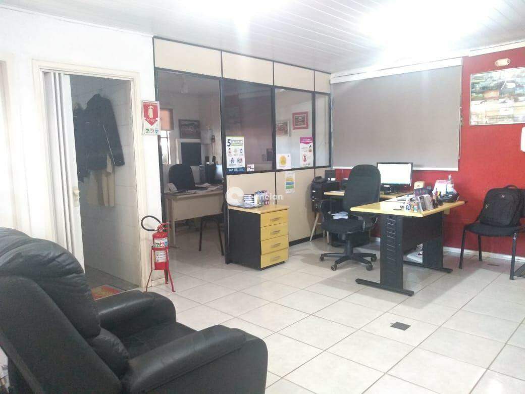 Pavilhão à venda no Pé de Plátano: 