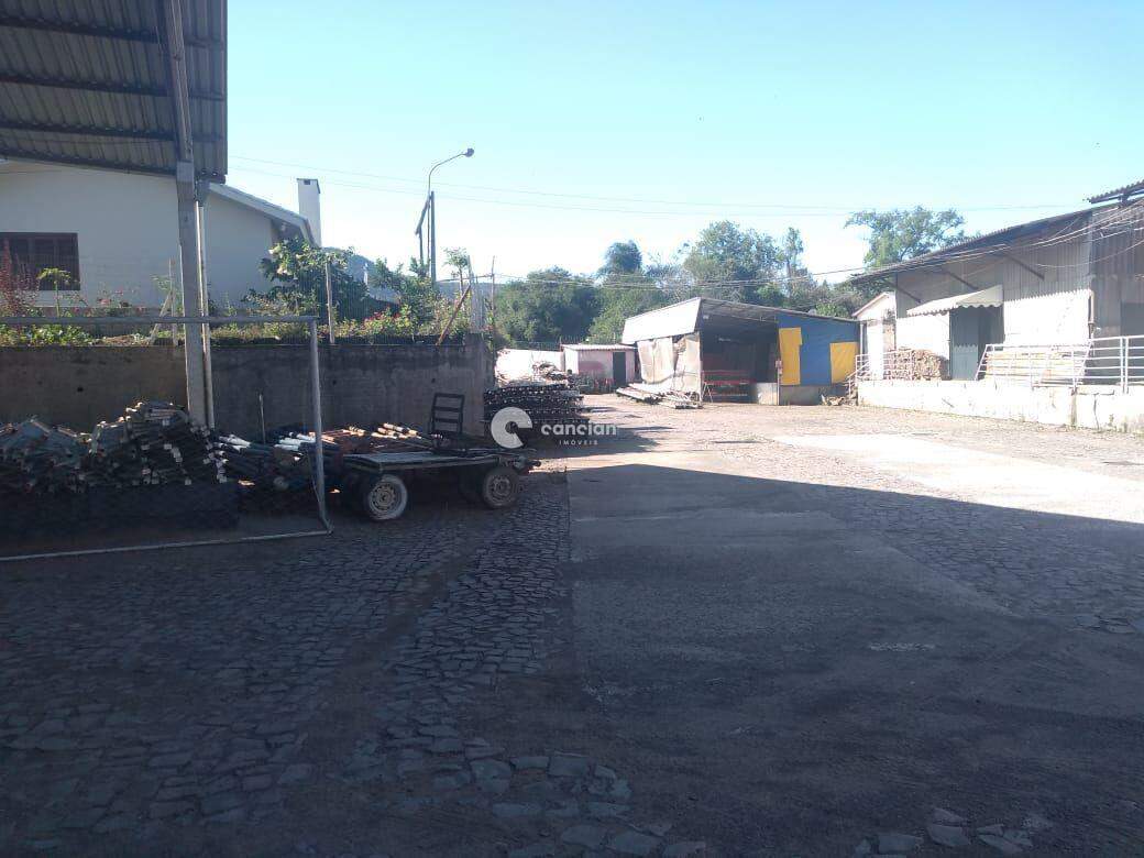 Pavilhão à venda no Pé de Plátano: 