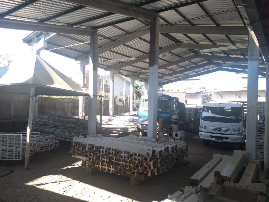 Pavilhão à venda no Pé de Plátano: 