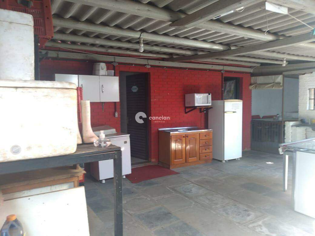 Pavilhão à venda no Pé de Plátano: 