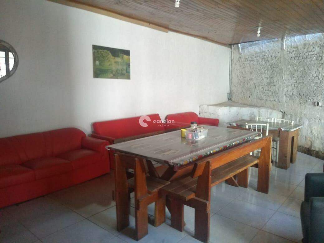 Pavilhão à venda no Pé de Plátano: 