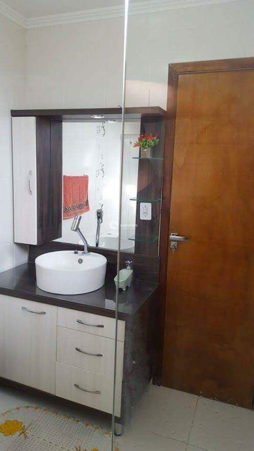 Casa à venda no Parque Serrano I: 