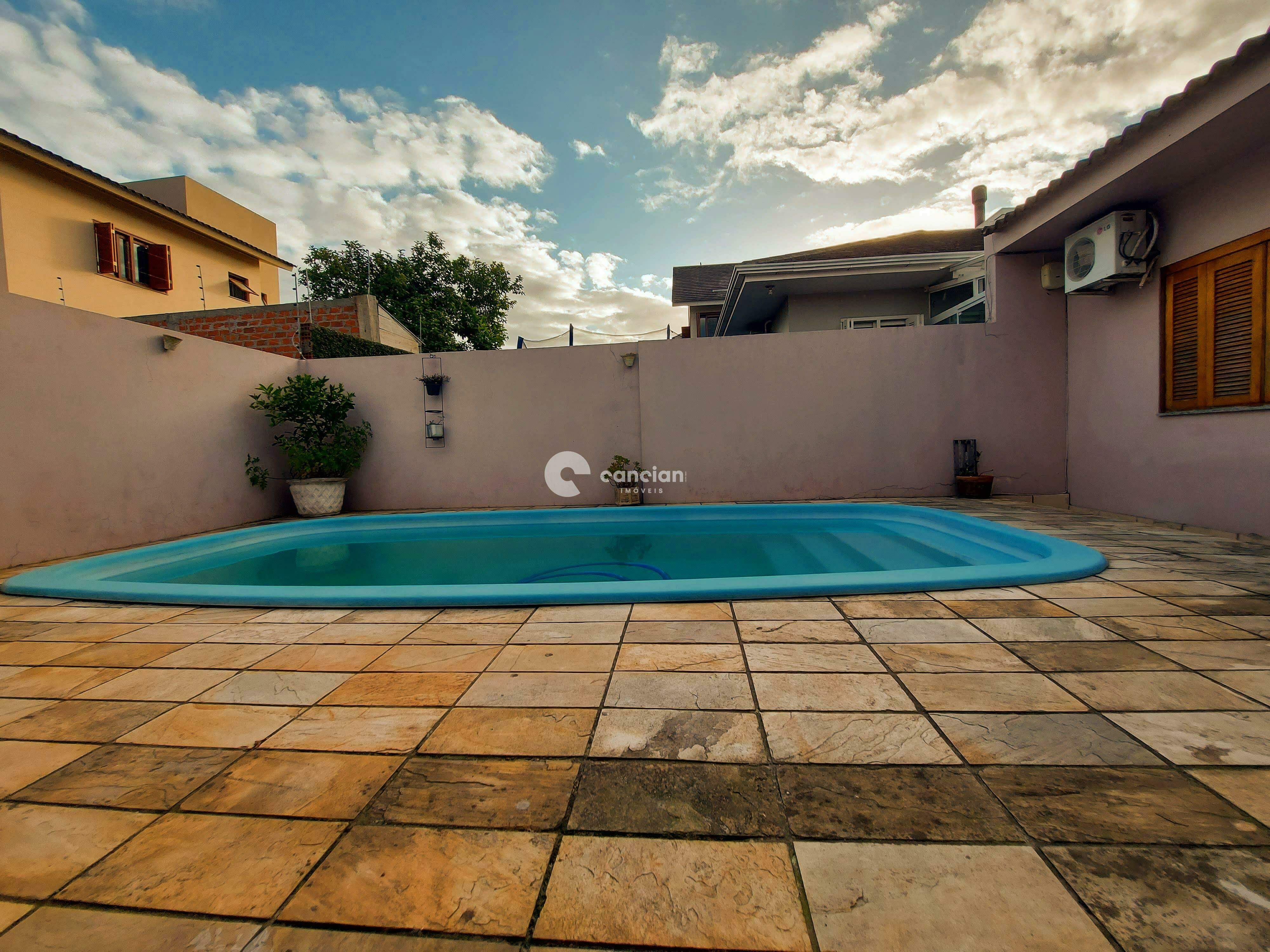 Casa à venda no Camobi: 