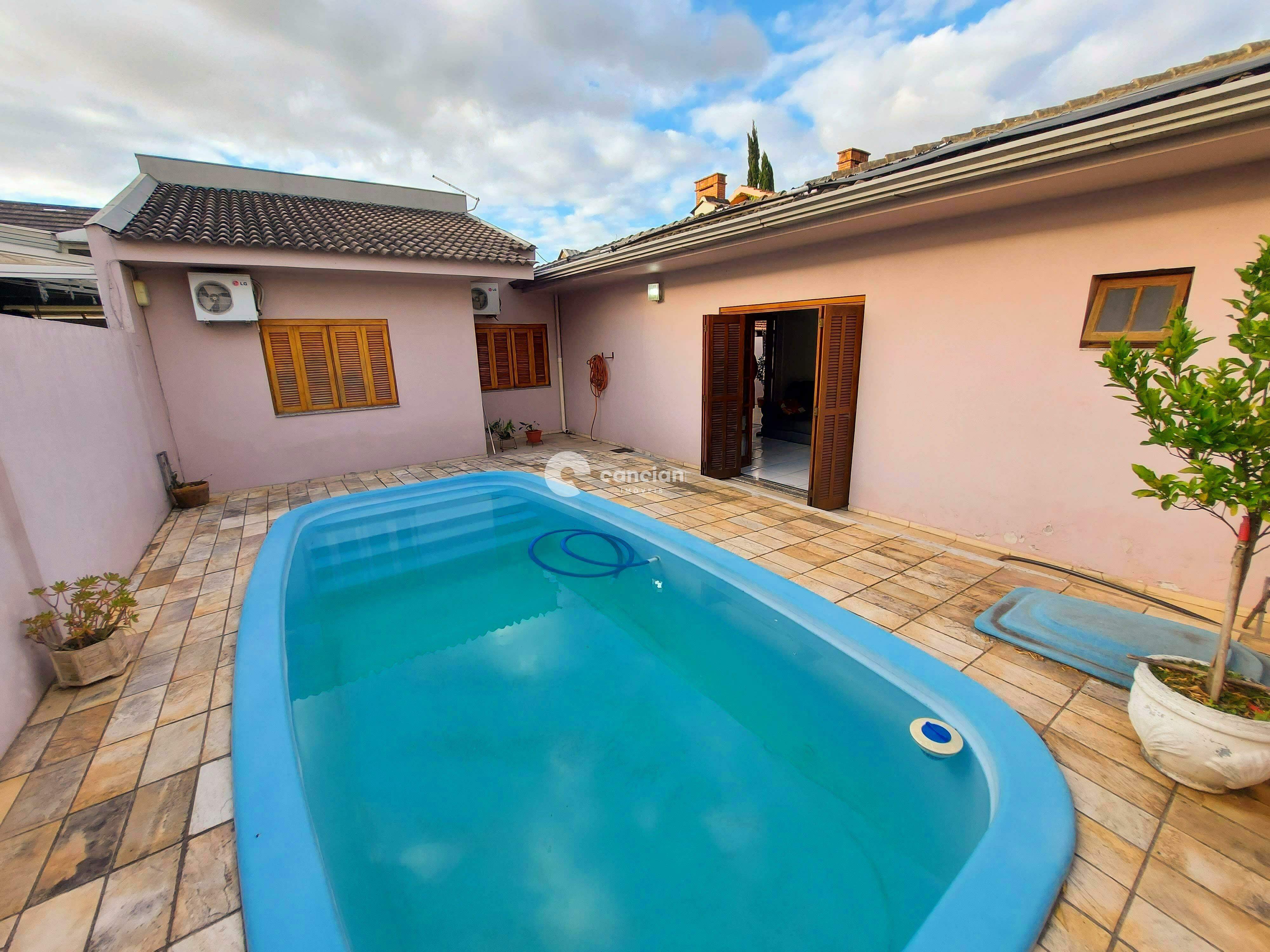 Casa à venda no Camobi: 