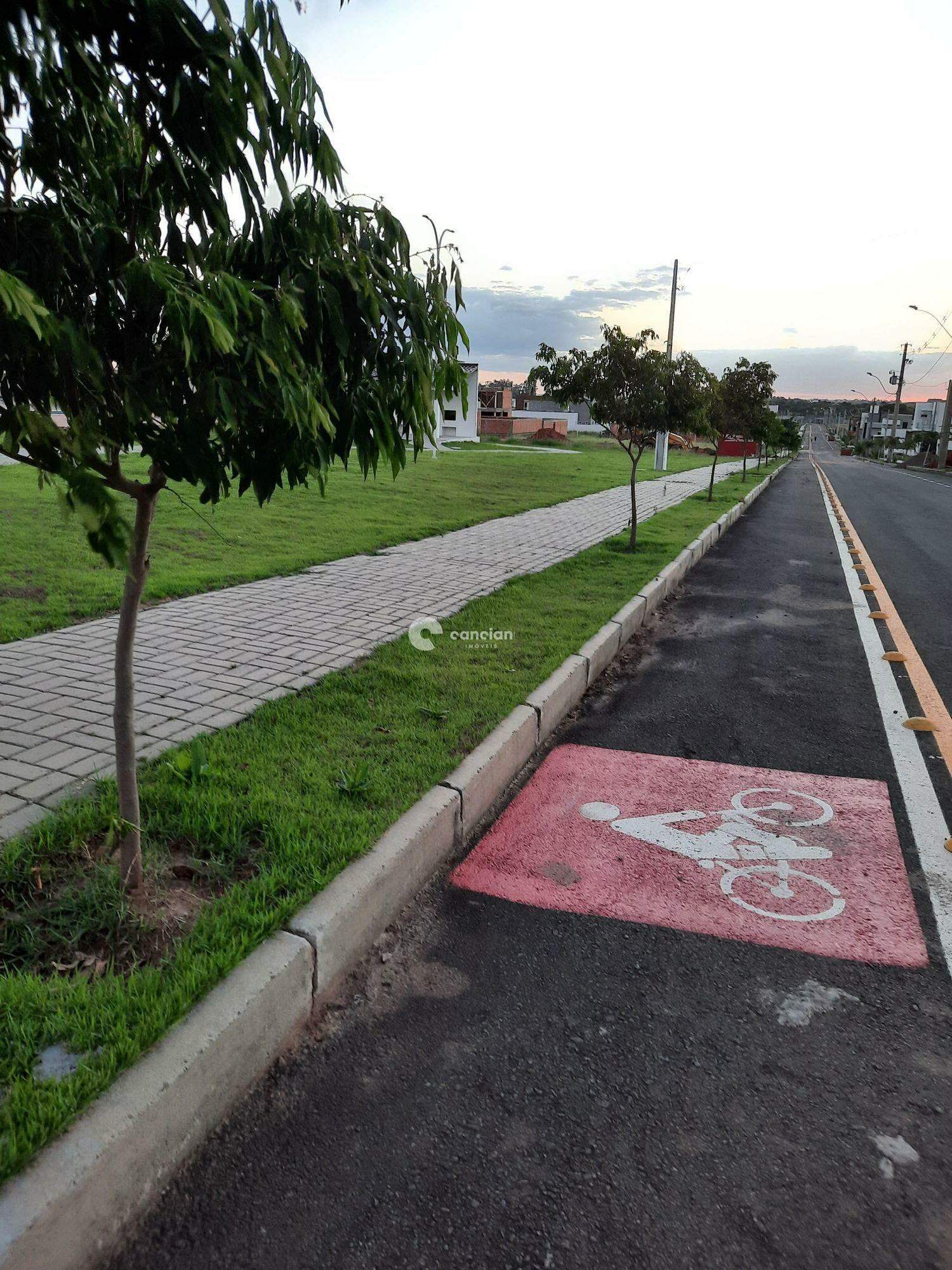 Terreno à venda no Camobi: 