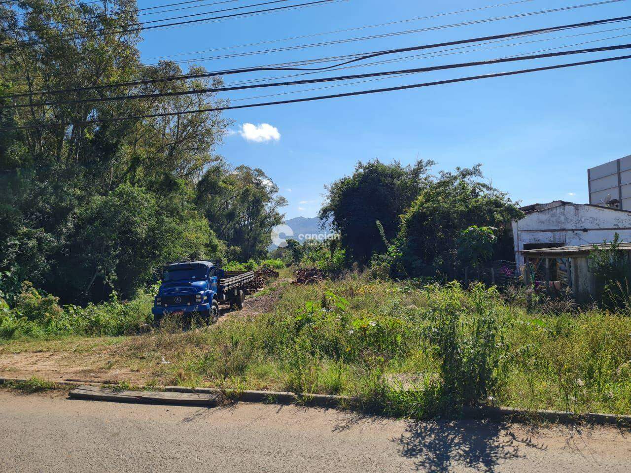 Terreno Comercial à venda no Camobi: 