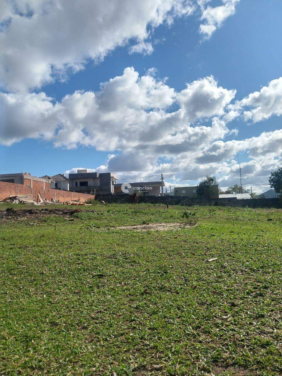 Terreno à venda no Camobi: 