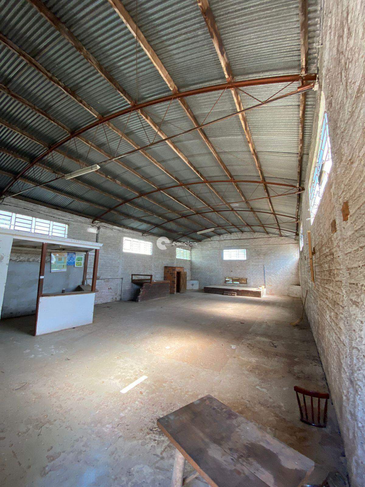 Pavilhão à venda no São João: 