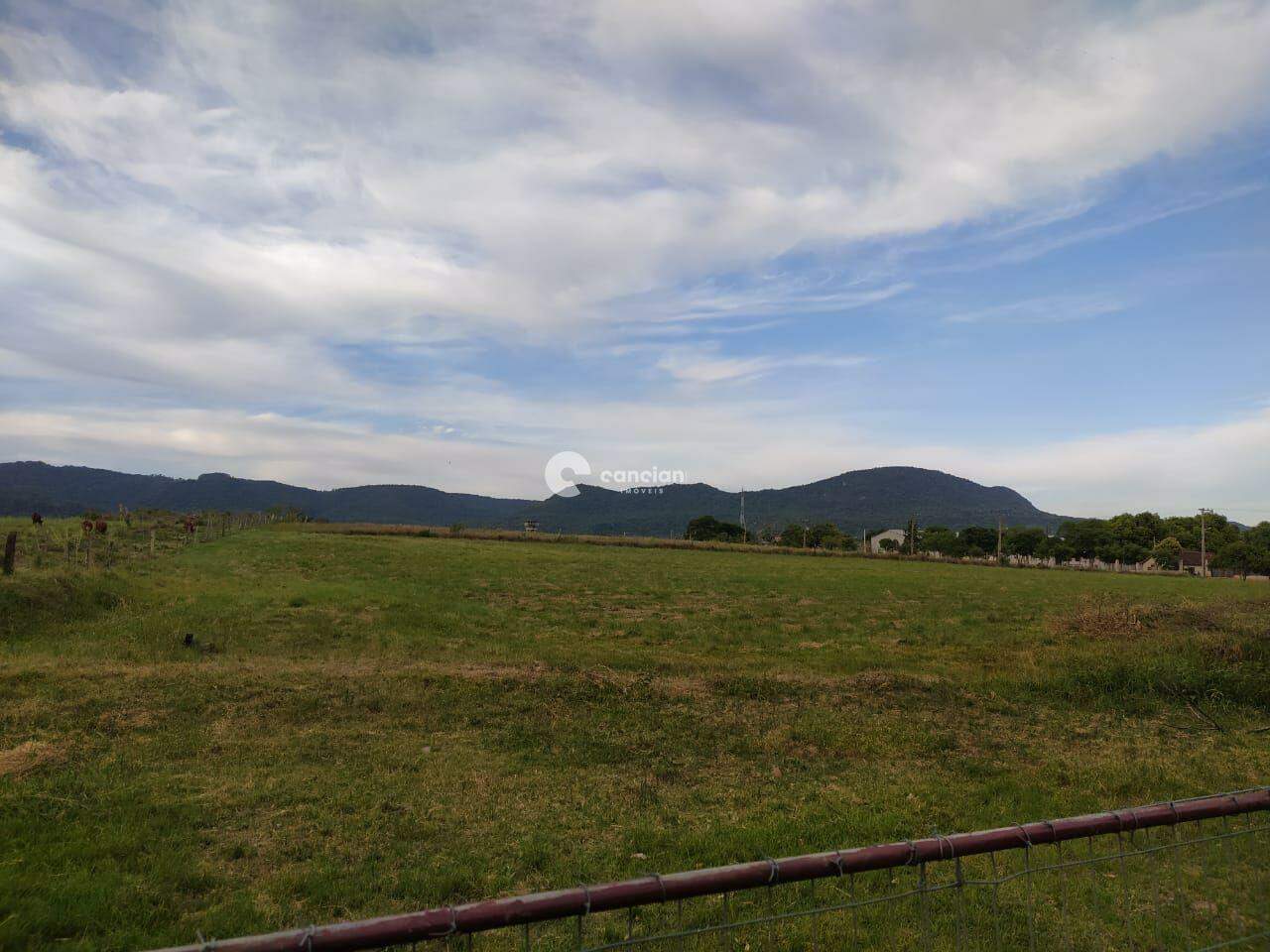 Terreno à venda no Camobi: 