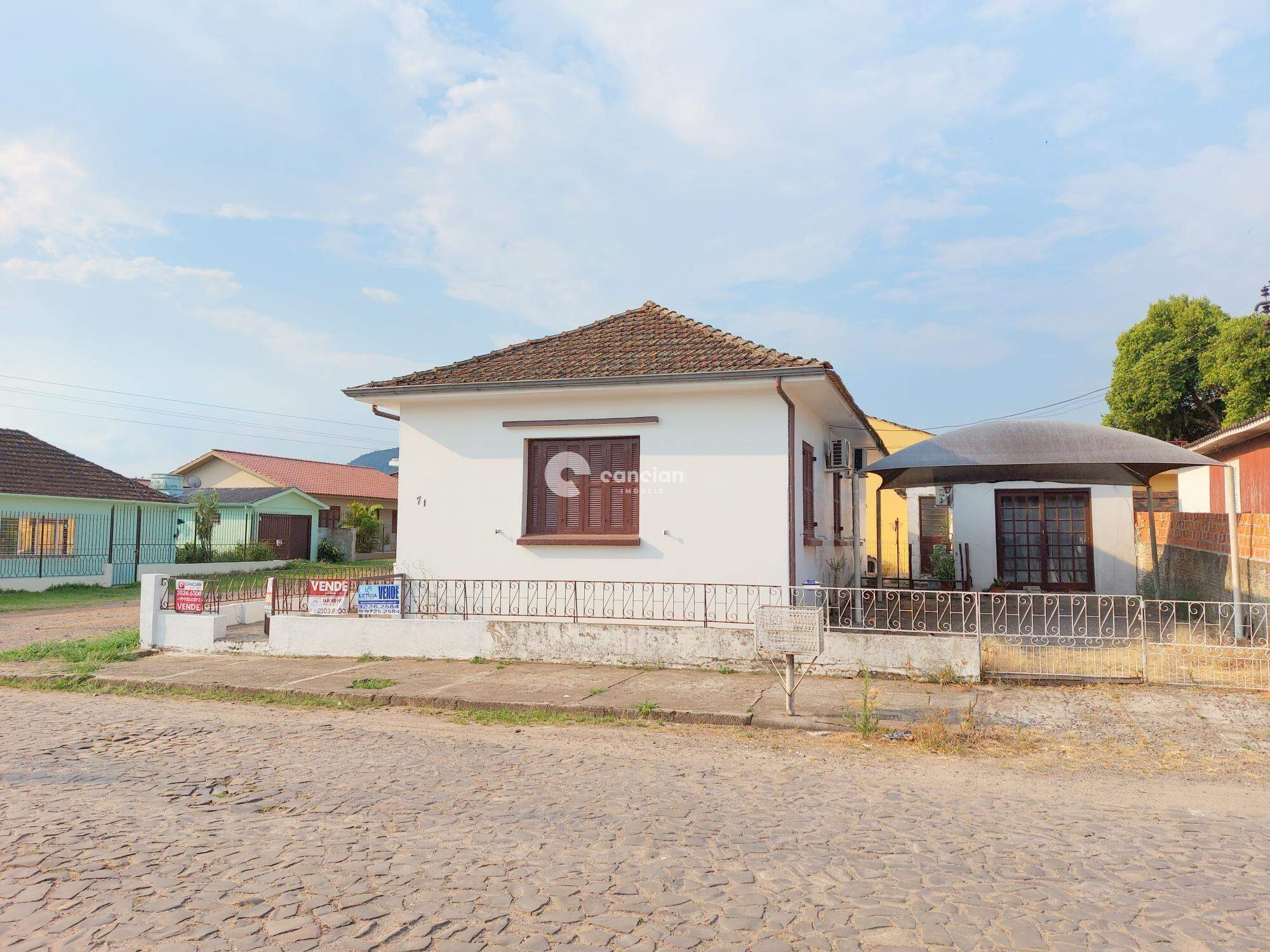 Casa à venda no Camobi: 
