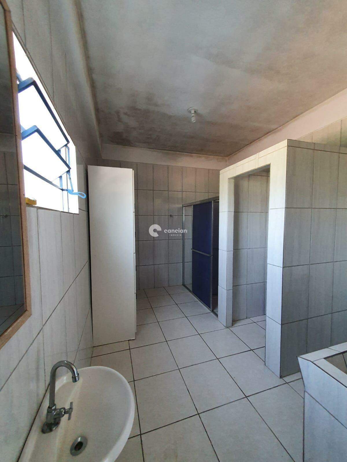 Pavilhão à venda no Camobi: 