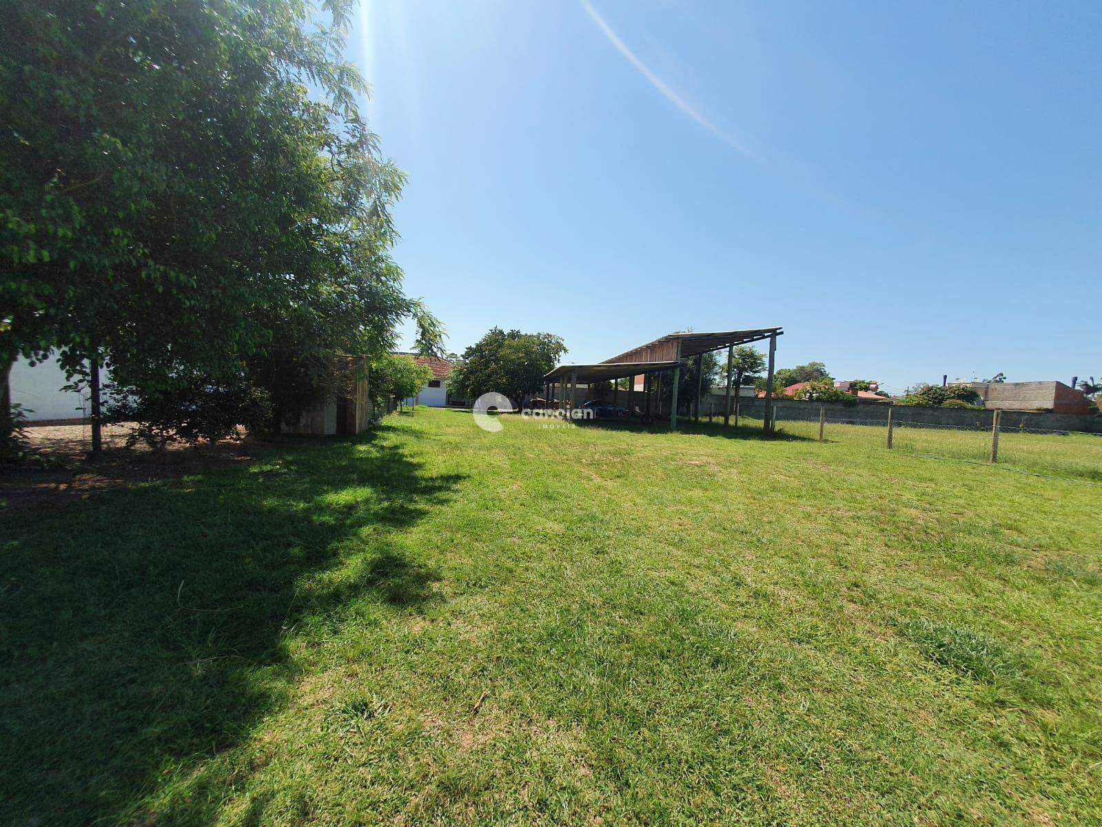 Pavilhão à venda no Camobi: 