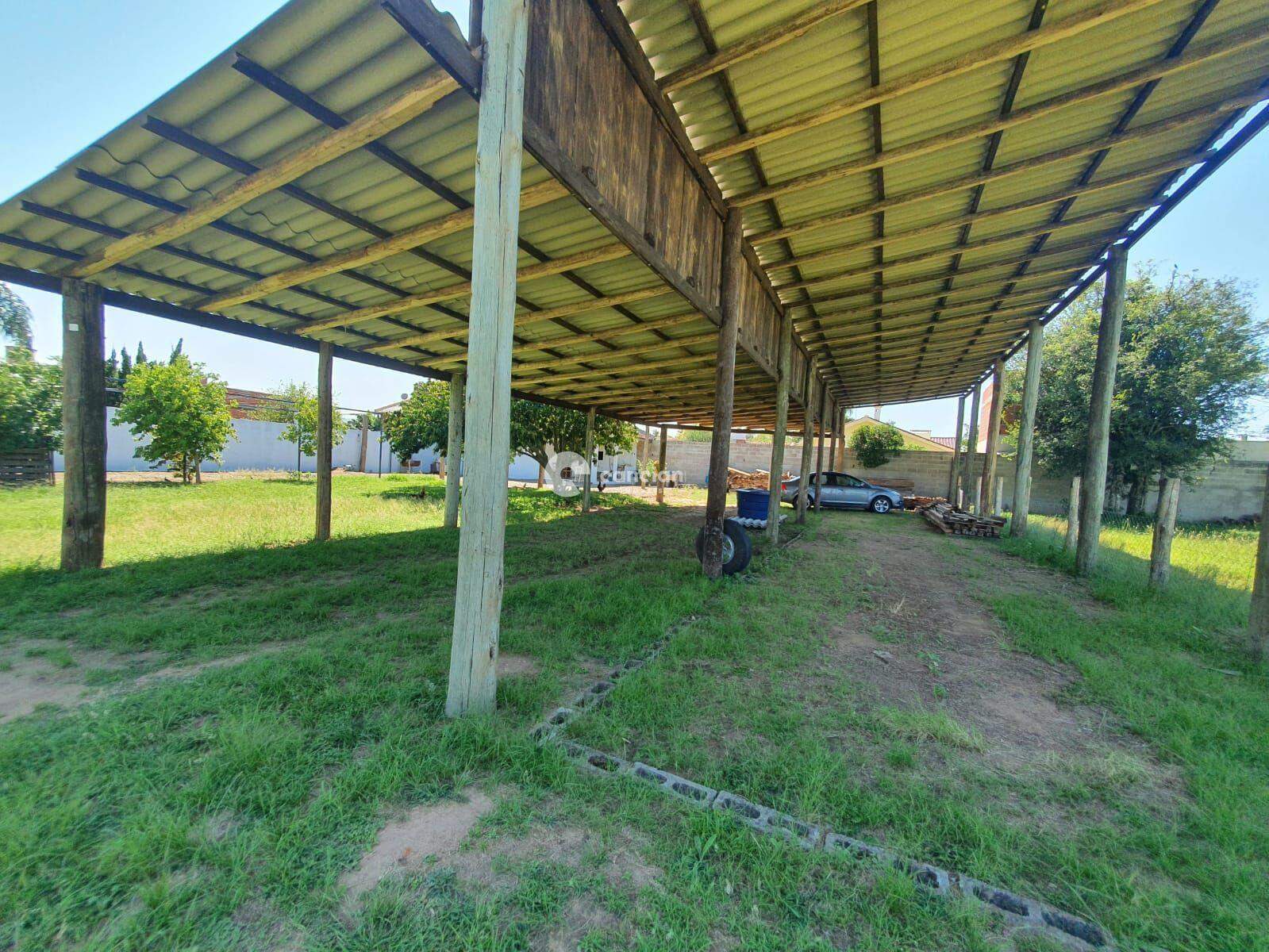 Pavilhão à venda no Camobi: 