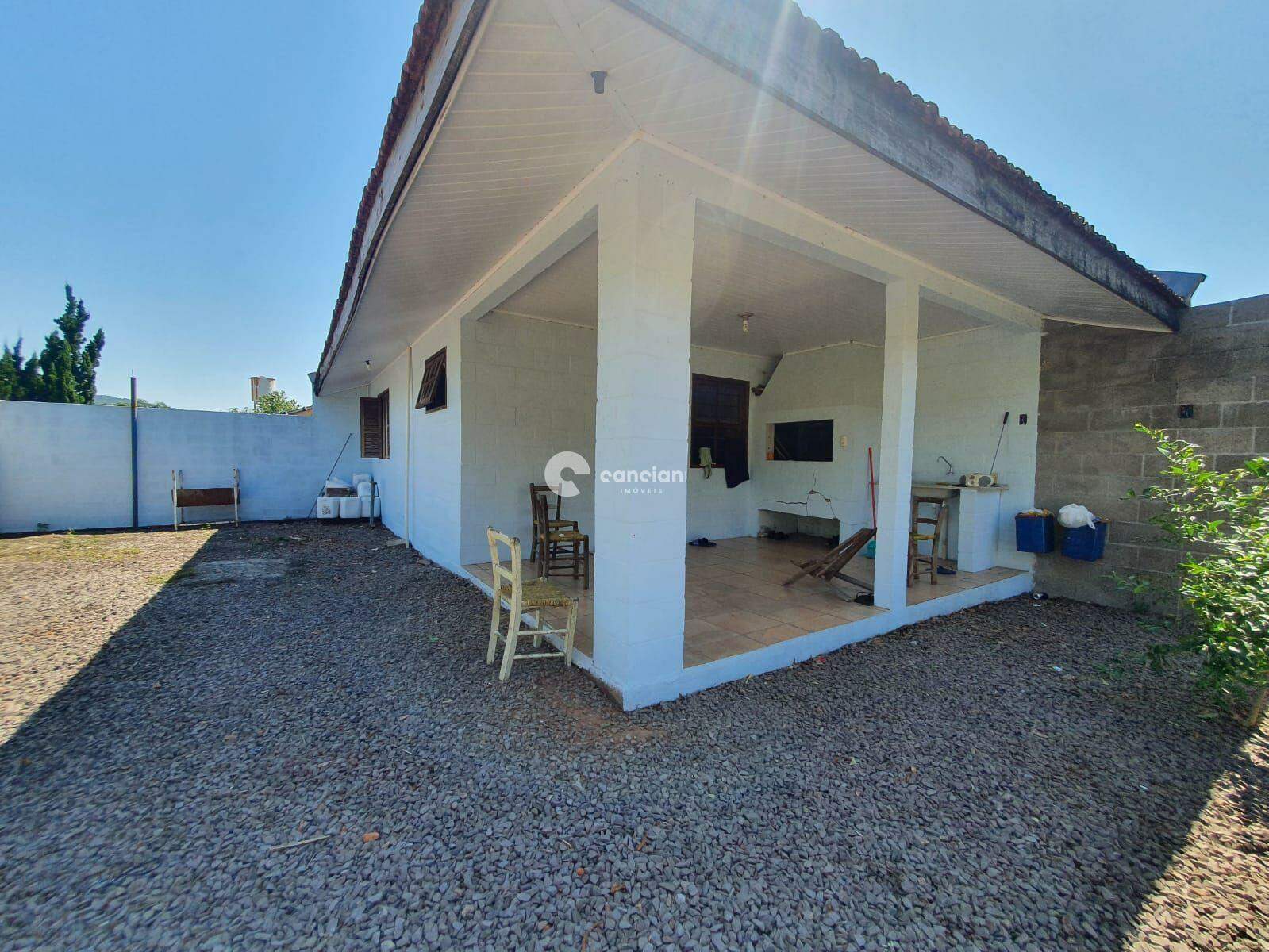 Pavilhão à venda no Camobi: 