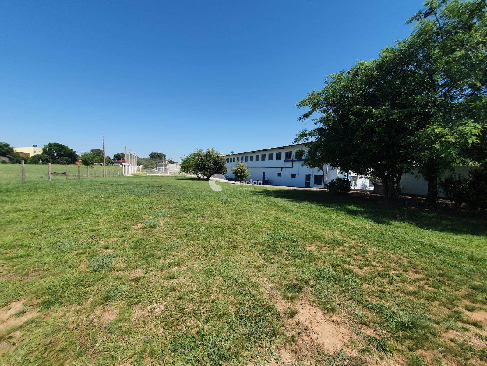Pavilhão à venda no Camobi: 