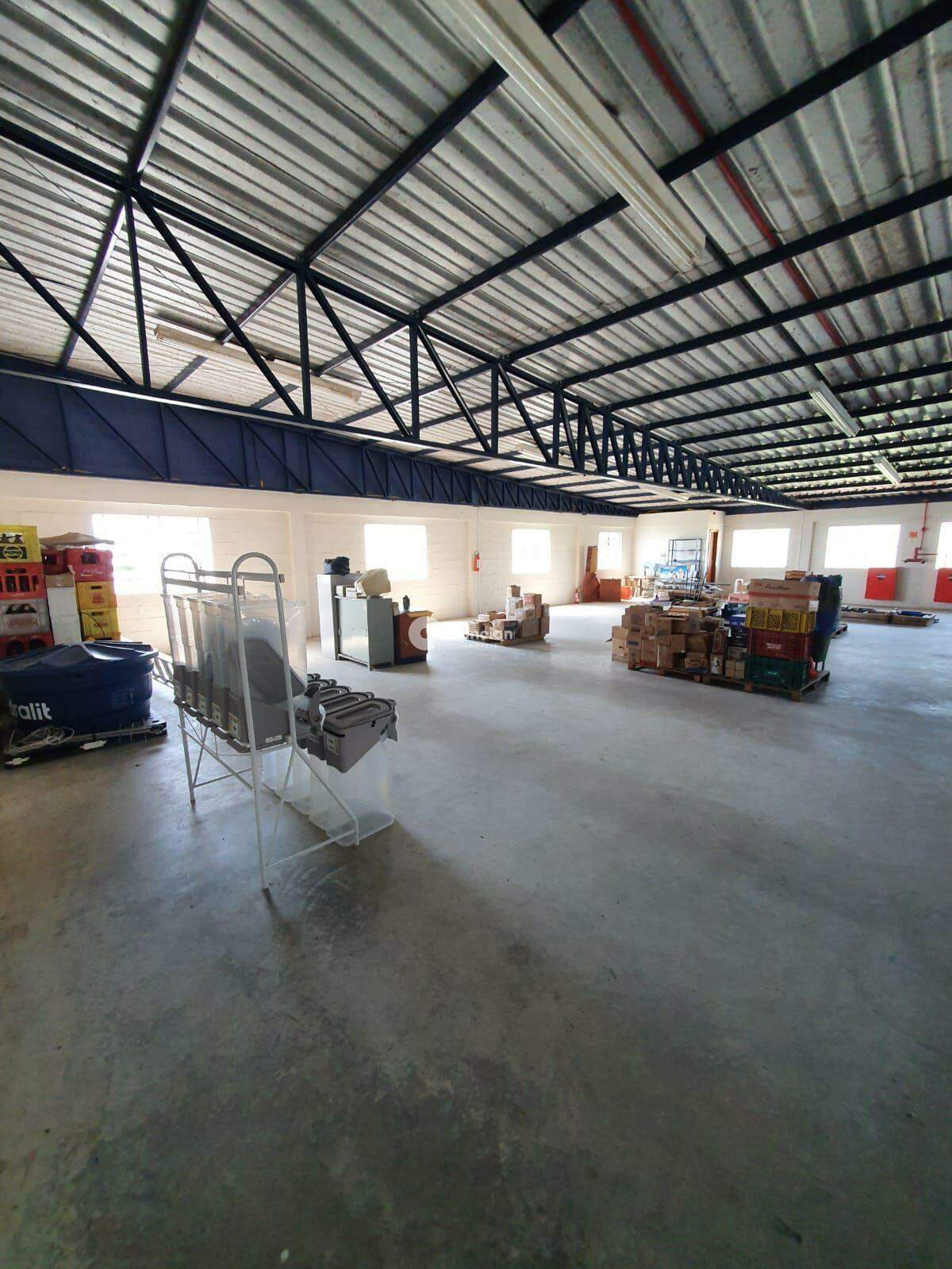 Pavilhão à venda no Camobi: 