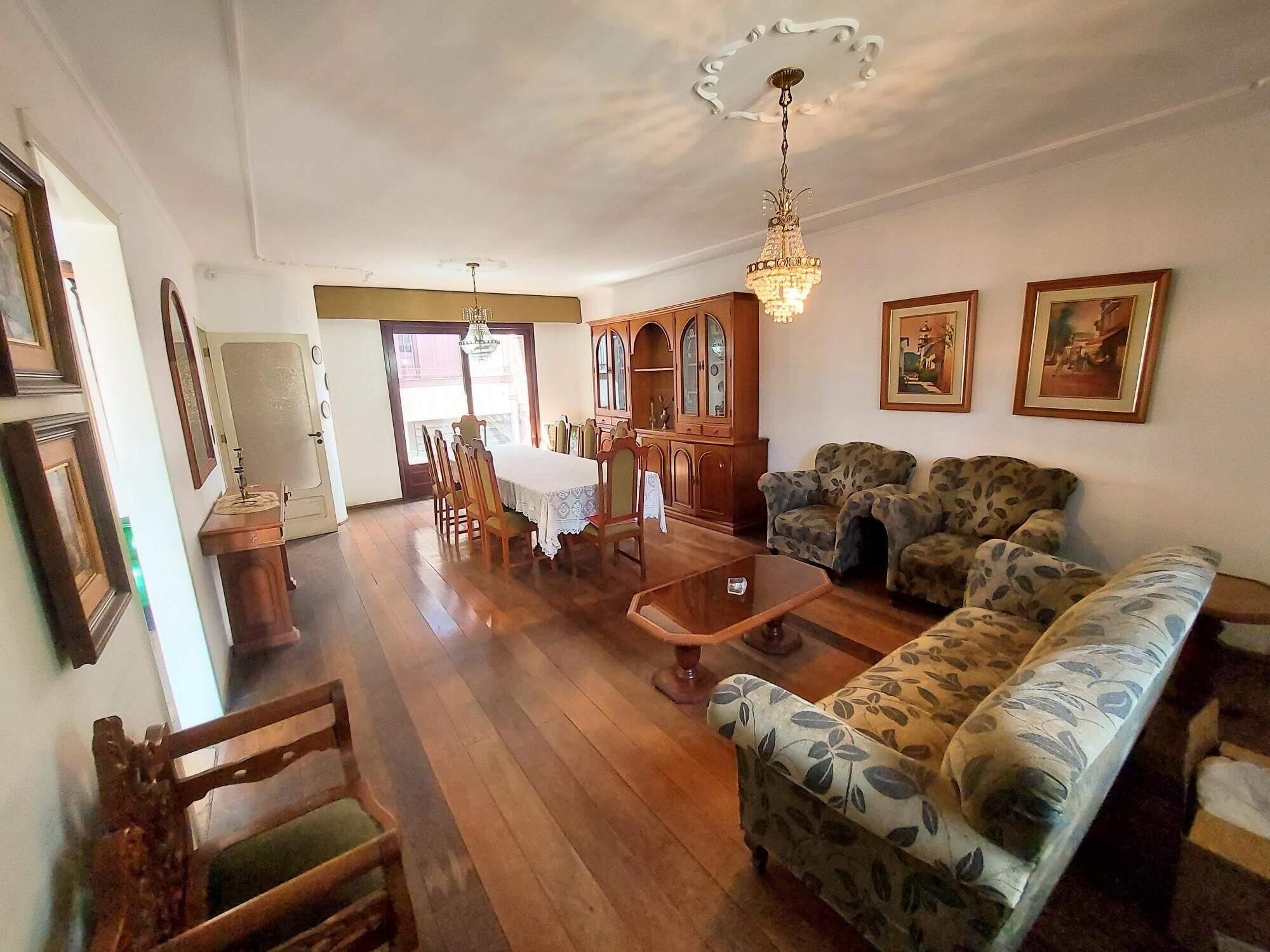 Casa à venda no Centro: 