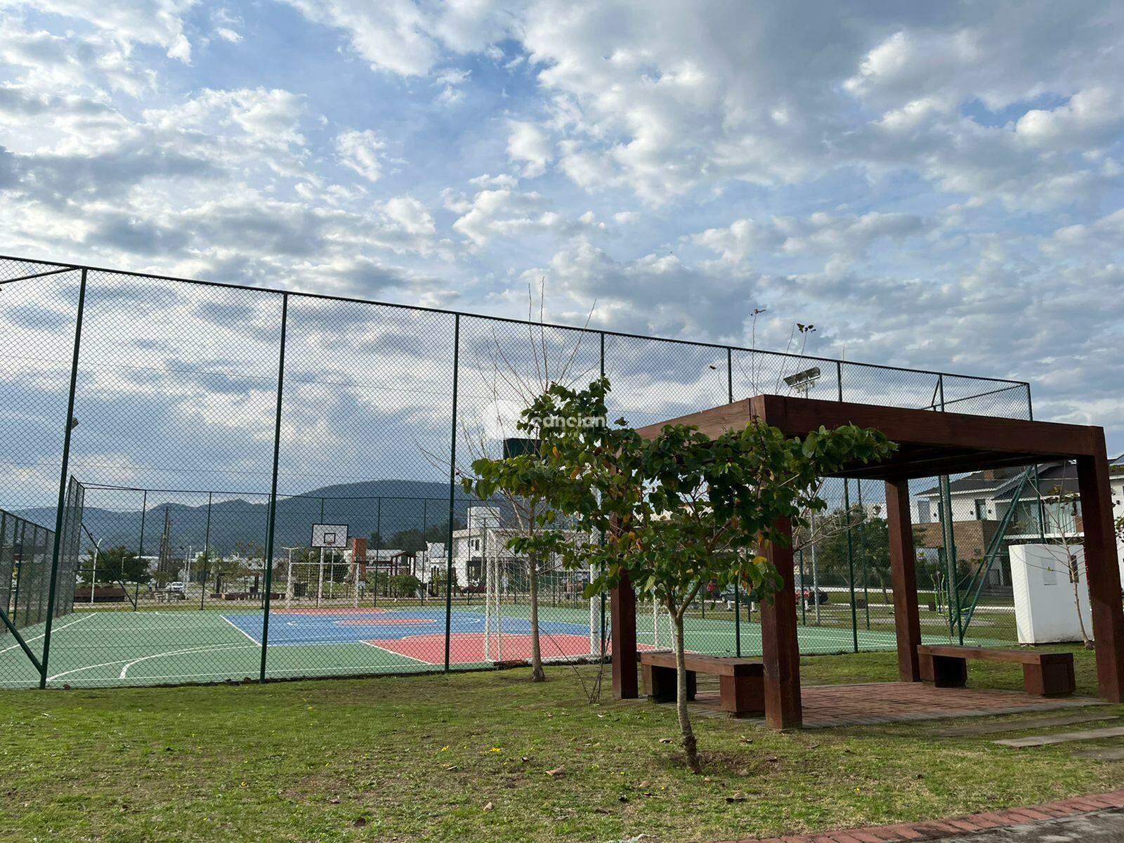 Terreno à venda no Camobi: 