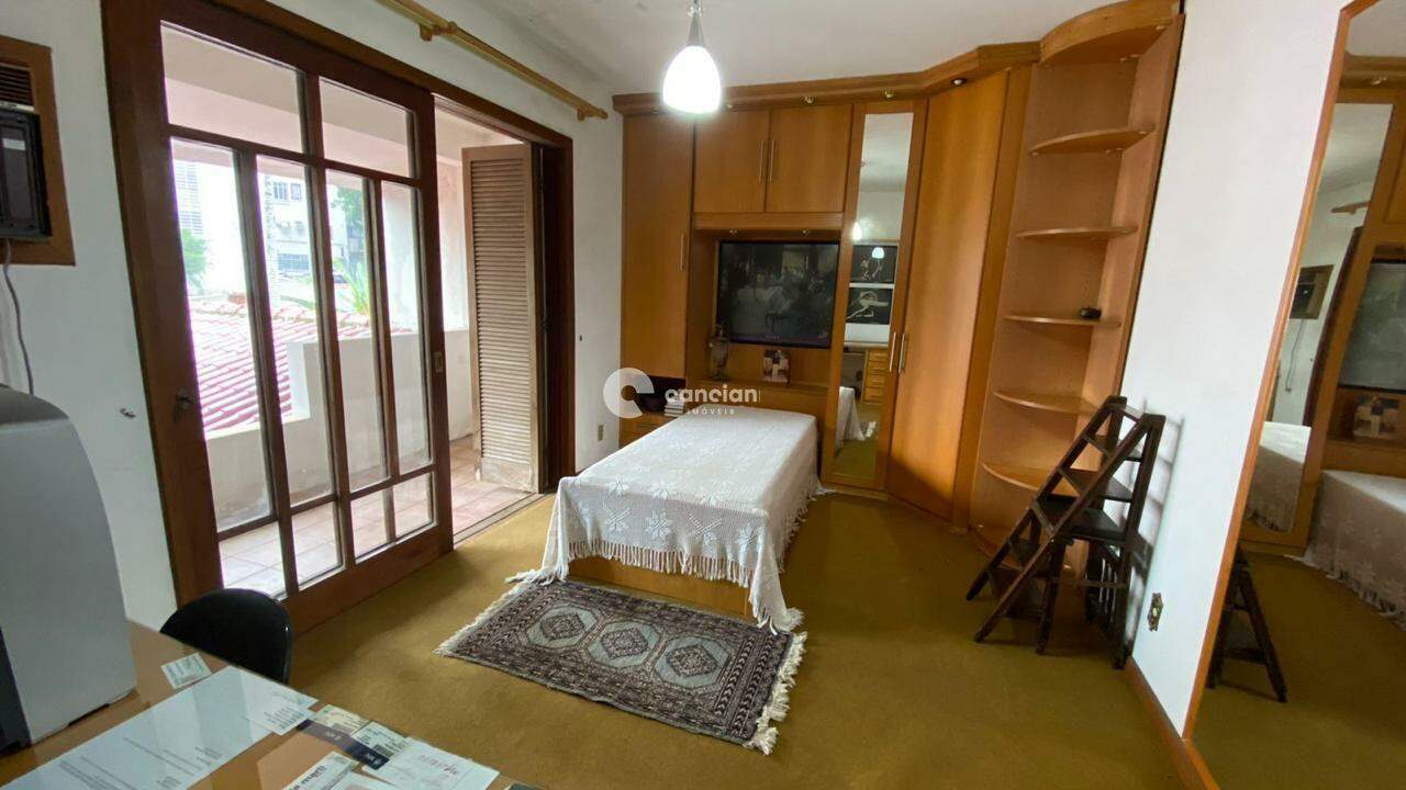Casa à venda no Centro: