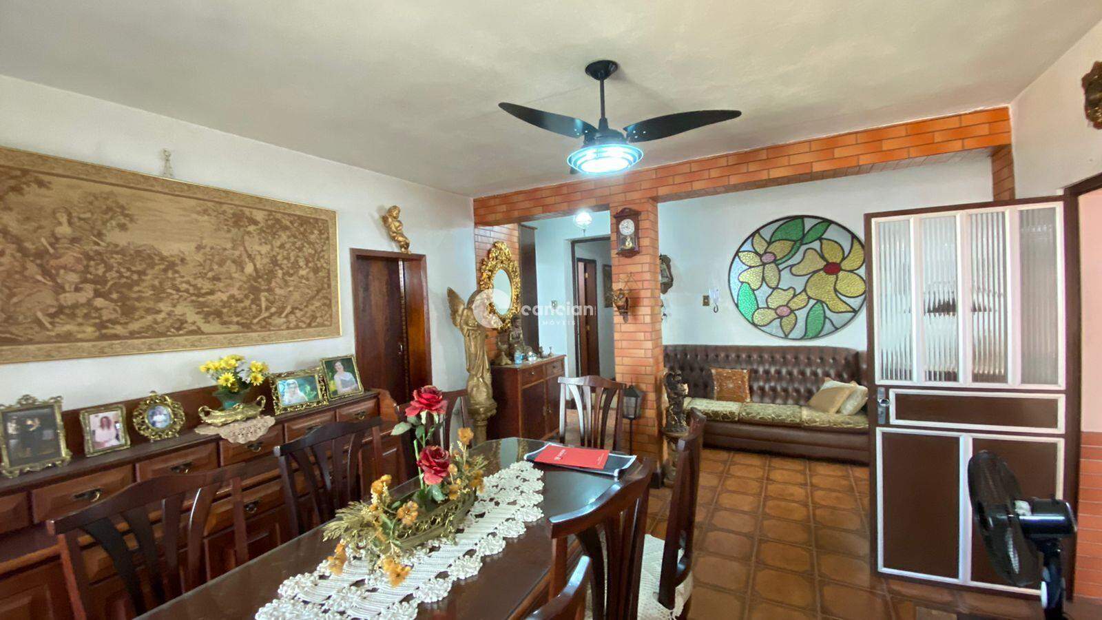 Casa à venda no Centro:
