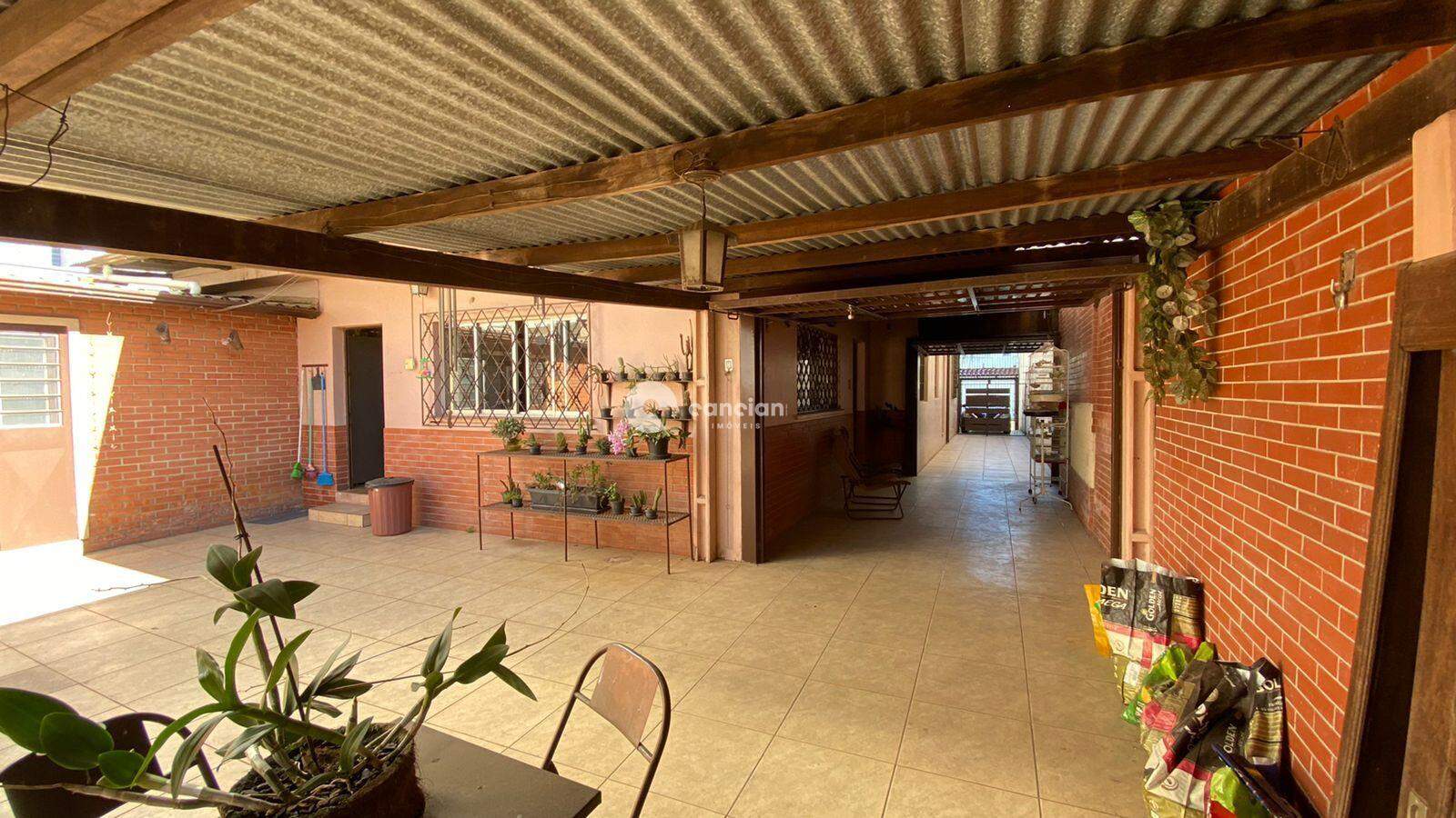 Casa à venda no Centro: