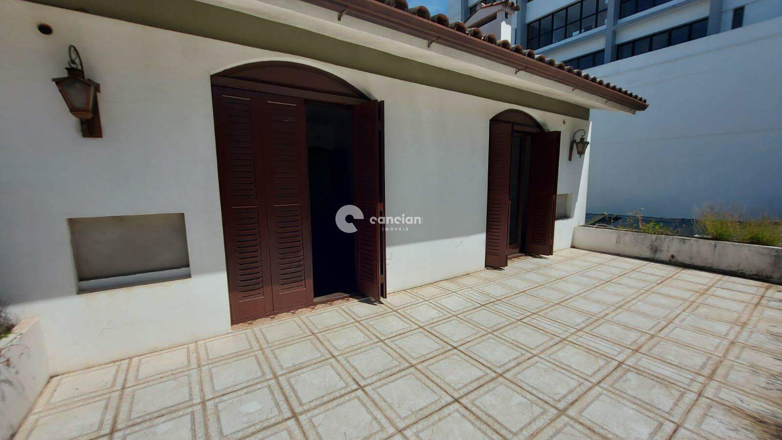 Casa à venda no Centro: 