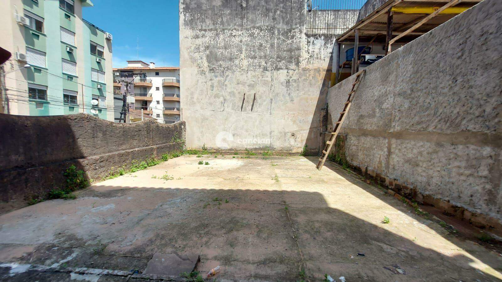 Casa à venda no Centro: 