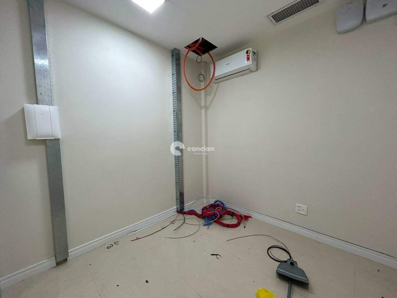 Loja para aluguel no Camobi: 