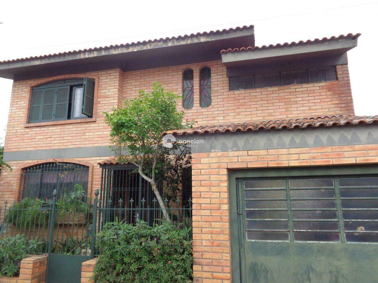 Casa à venda no Centro: 