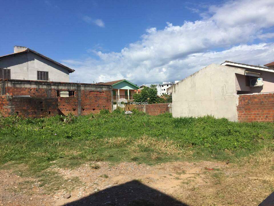 Terreno à venda no Camobi: 