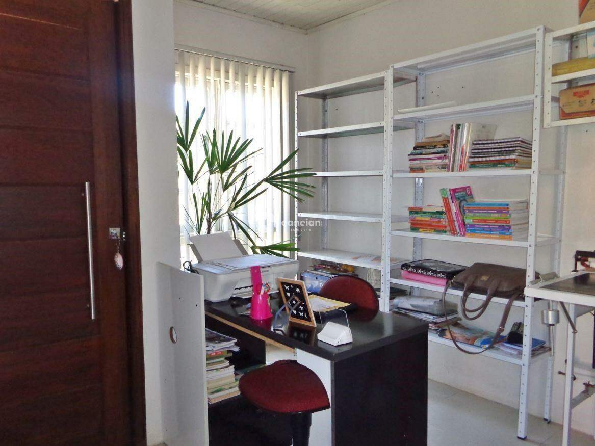 Casa à venda no Centro: 