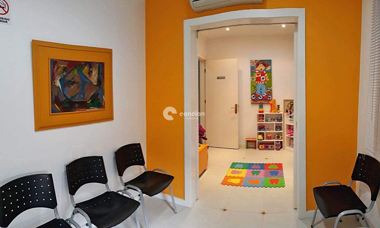 Casa Comercial à venda no Nossa Senhora Medianeira: 