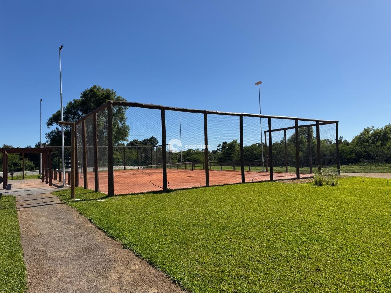 Terreno em condomínio à venda no Tomazetti: 