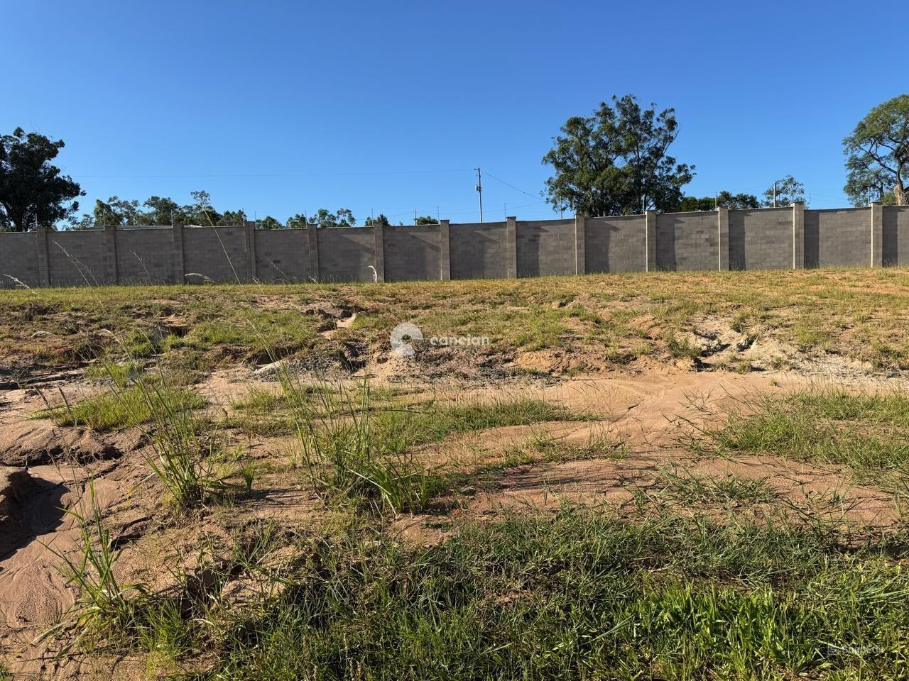 Terreno em condomínio à venda no Tomazetti: 