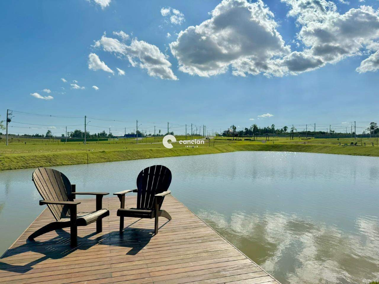 Terreno em condomínio à venda no Tomazetti: 