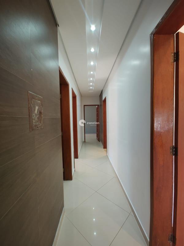 Casa à venda no Juscelino Kubitschek: 