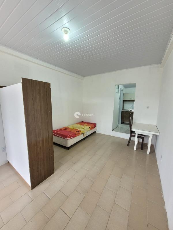 Kitnet para aluguel no Camobi: 