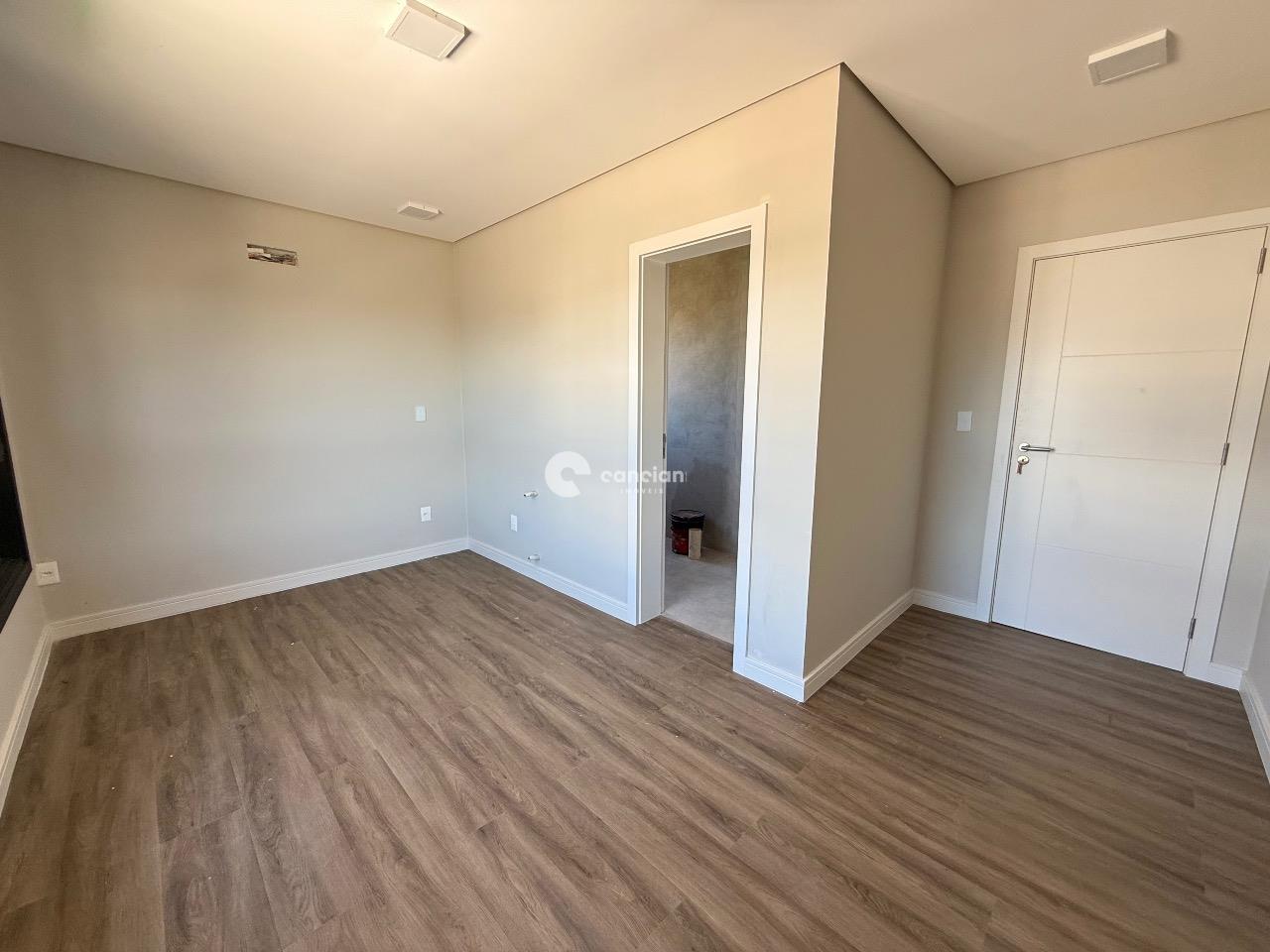 Casa de Condomínio à venda no Tomazetti: 