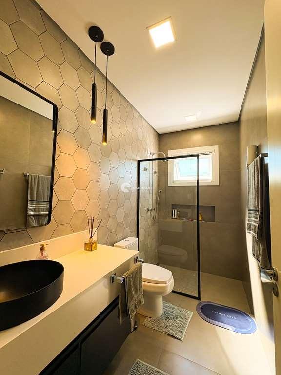 Casa de Condomínio à venda no Tomazetti: 