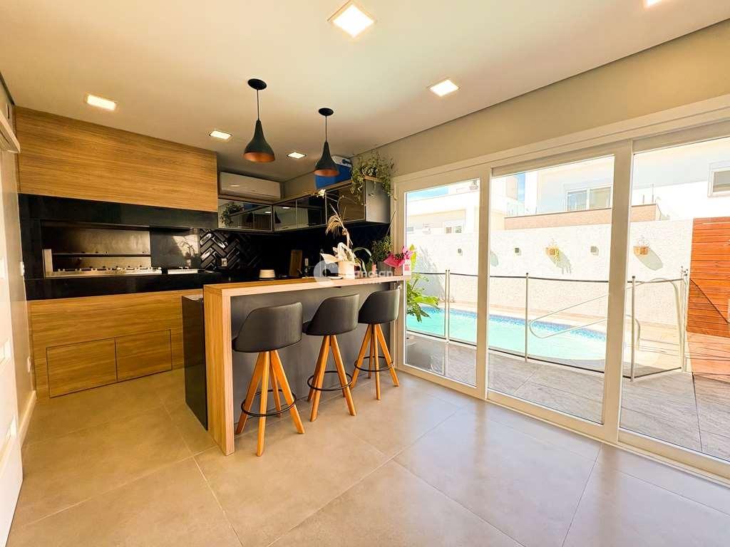 Casa de Condomínio à venda no Tomazetti: 